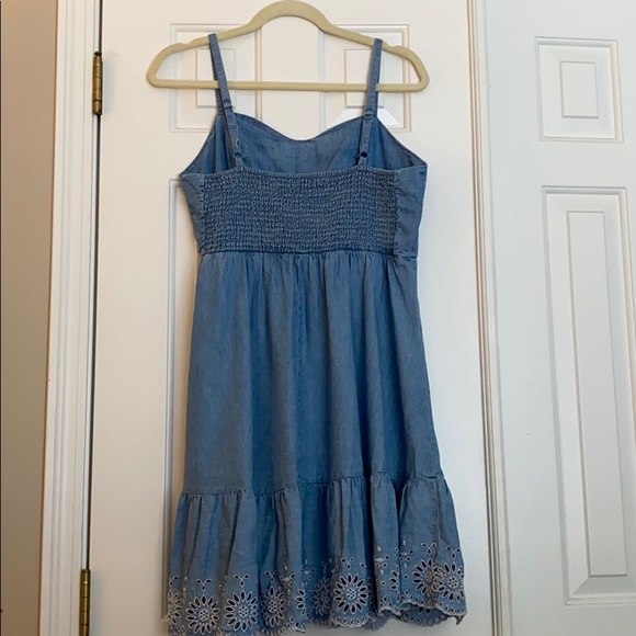 Old Navy Chambray Spaghetti Strap Dress - Picture 3 of 6